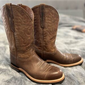 Men’s 10.5 D LUCCHESE boots
